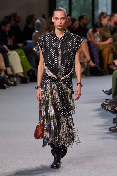Look 25